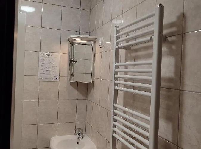 לינה וארוחת בוקר Thermal Panzio 3*